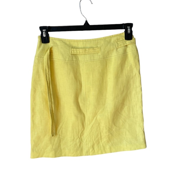 ✨ Yellow Révue high waisted mini skirt✨ - Picture 2 of 5